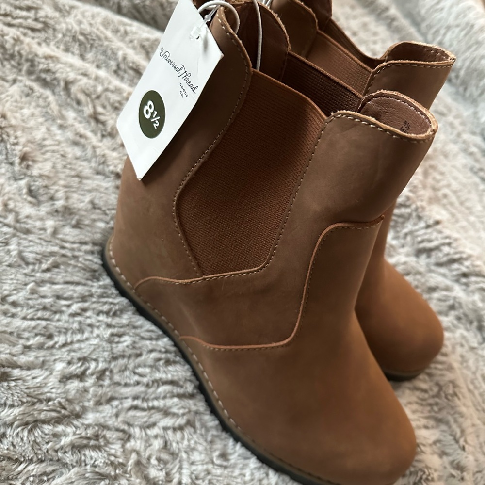 Wedge boots